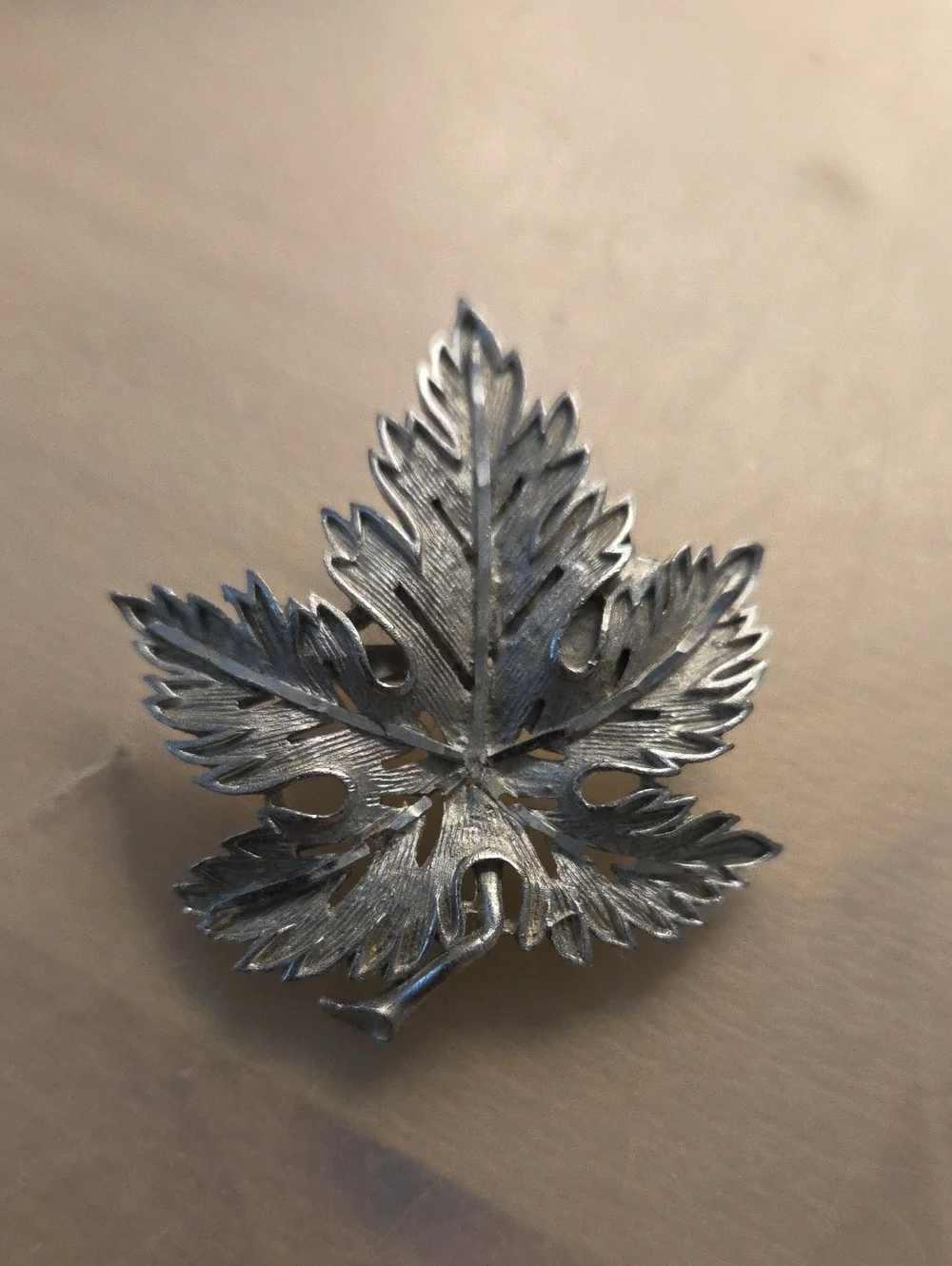 Vintage Silver Tone Dimensional Maple Leaf Brooch Pin 2